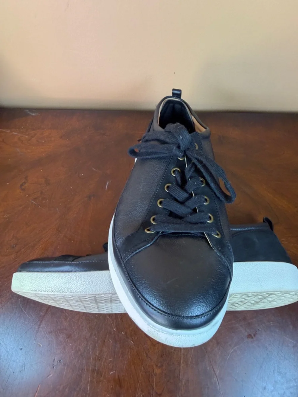 Vionic Black Leather‎ Lace-Up Sneakers with White Sole
